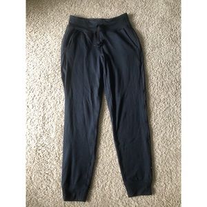 Lululemon Joggers - size 4